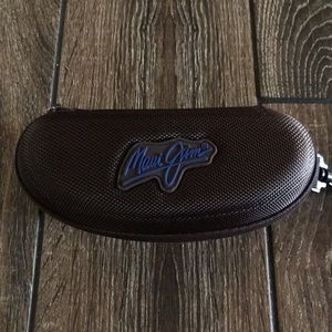 Maui Jim’s eyeglass case